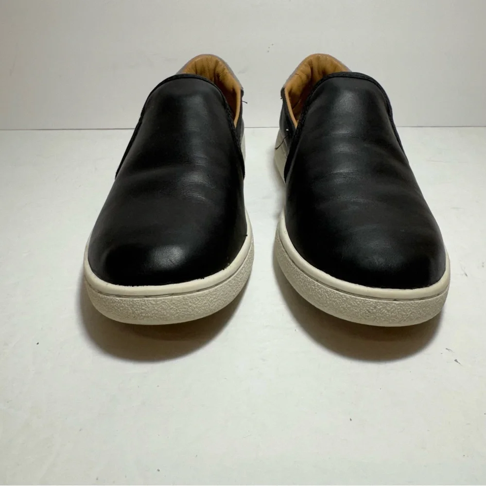 UGG Cas Black /Gray Leather Slip-On Loafers Sneakers Size 7